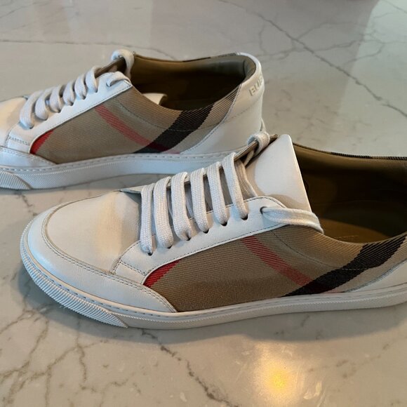 Burberry New Salmond Check Low Top Sneakers - Picture 4 of 12